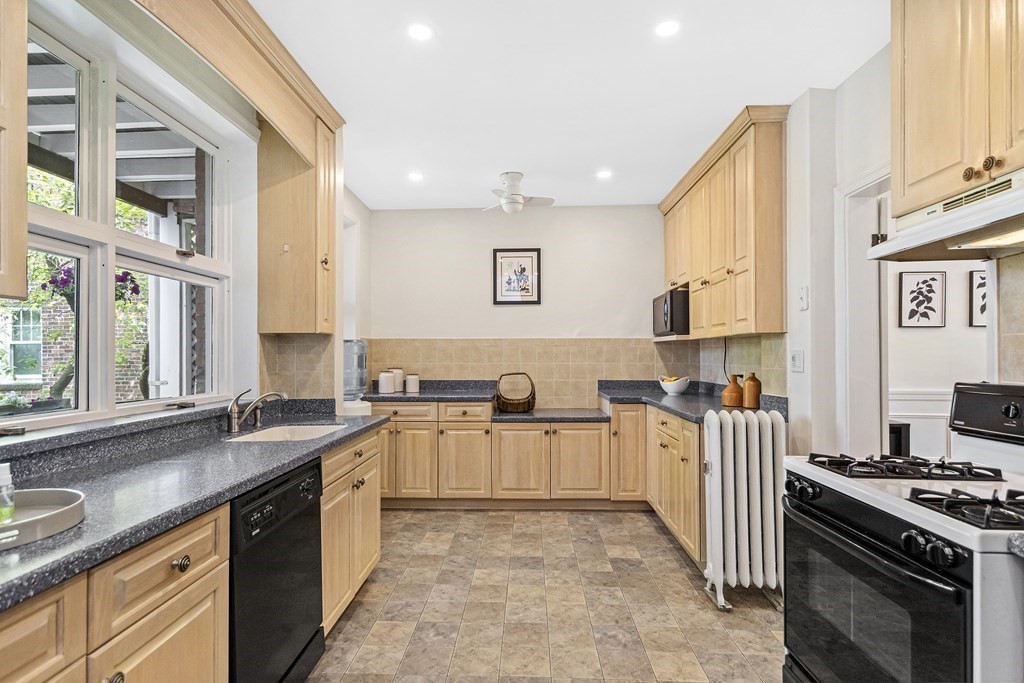 116 University Road, Unit 2 Brookline, MA 02445 - Photo 10 of 36 Gallery Image 10