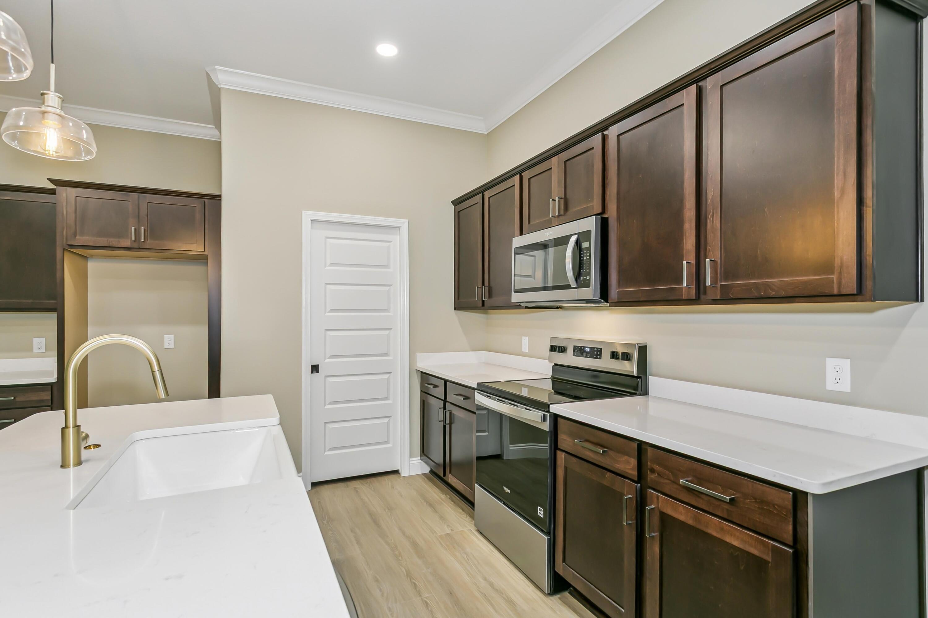 4567 Pfitzer Circle Crestview, FL 32536 - Photo 12 of 33 4567 Pfitzer kitchen3