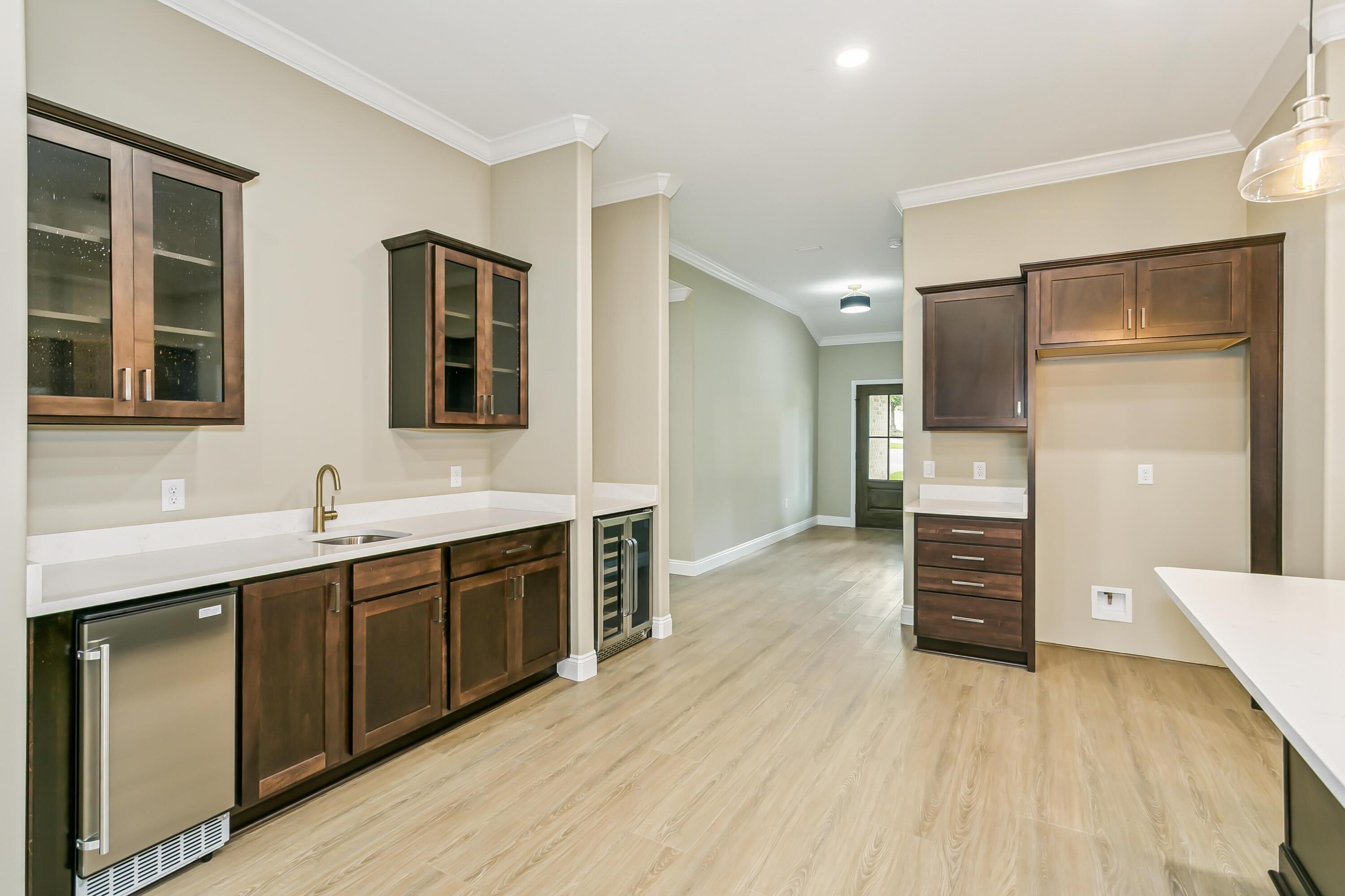 4567 Pfitzer Circle Crestview, FL 32536 - Photo 15 of 33 4567 Pfitzer wet bar