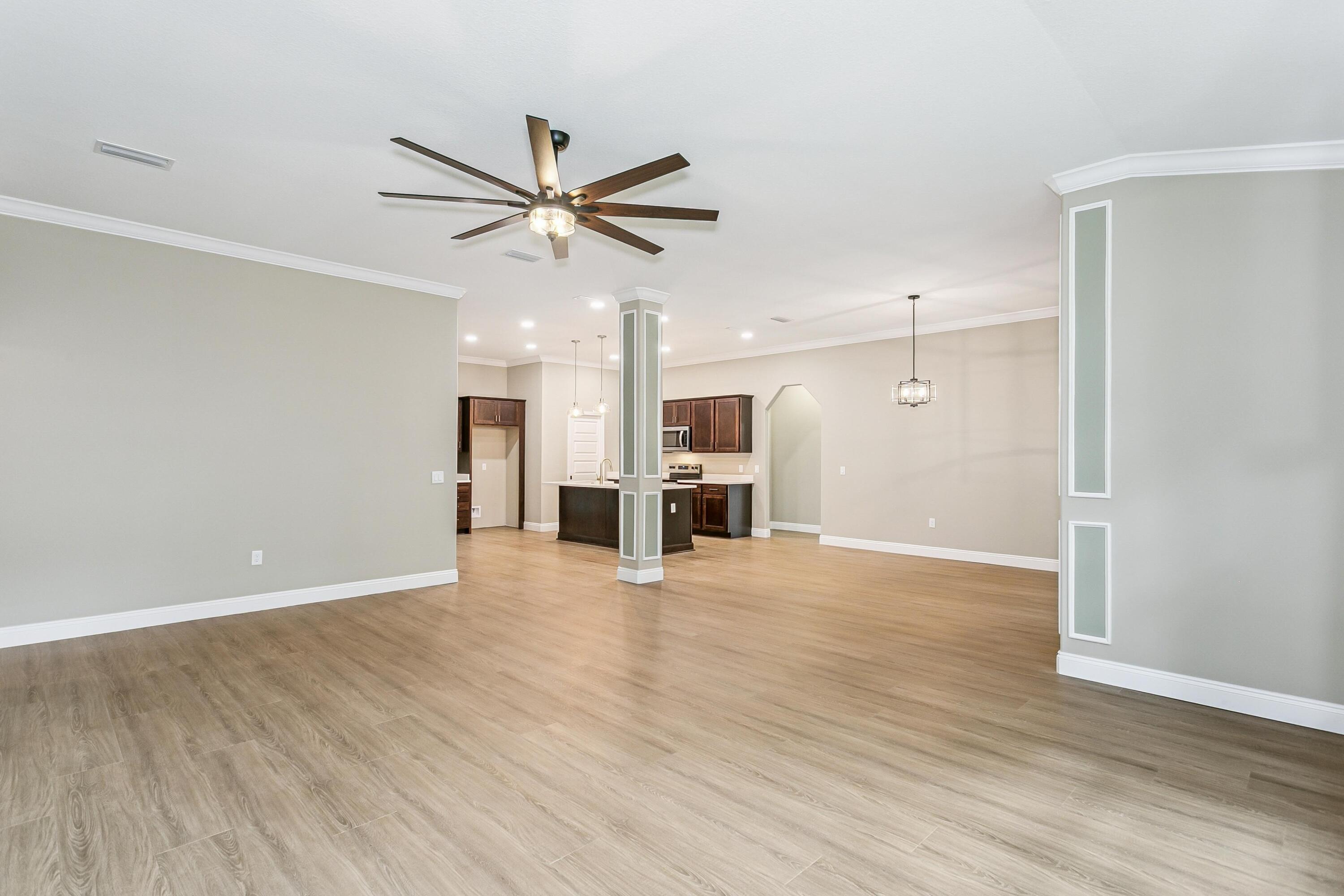 4567 Pfitzer Circle Crestview, FL 32536 - Photo 7 of 33 4567 Pfitzer great room2