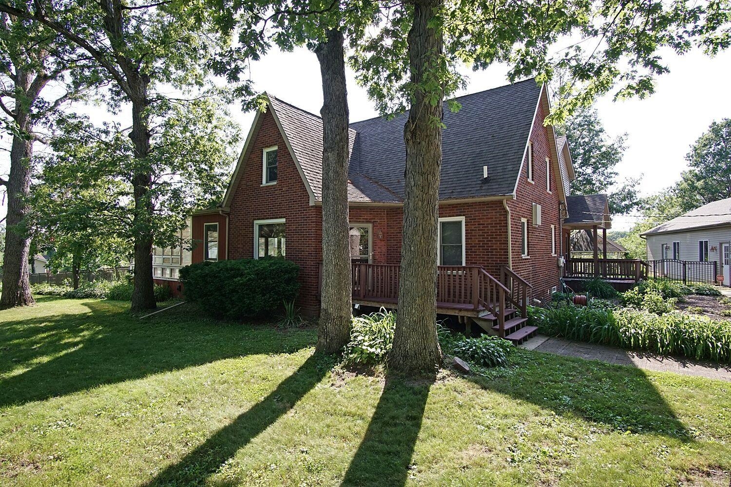 12932 Cedar Lake Road Crown Point, IN 46307 - Photo 2 of 10 a front view of a house with garden