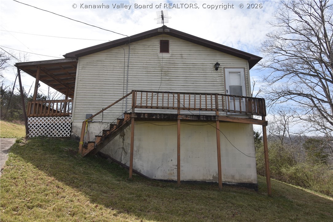 102 Ridge Road Wayne, WV 25570 - Photo 4 of 16 Right side