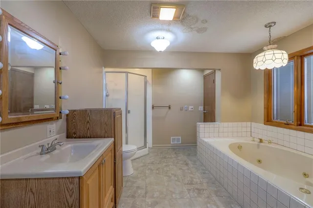 $245,000 | 16100 East 41st Street South, Independence, MO 64055