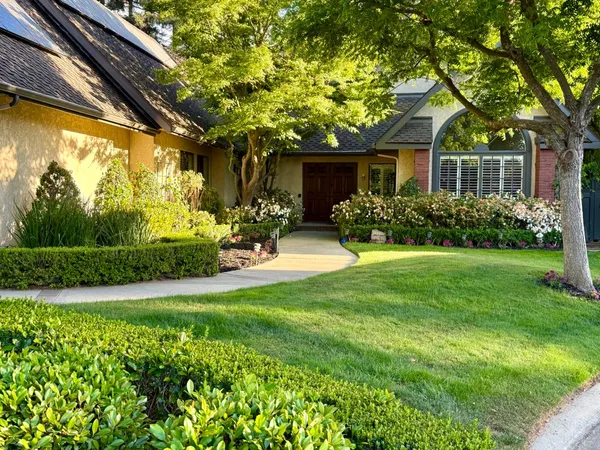 $975,000 | 2555 West Bluff Avenue, Unit 142, Fresno, CA 93711