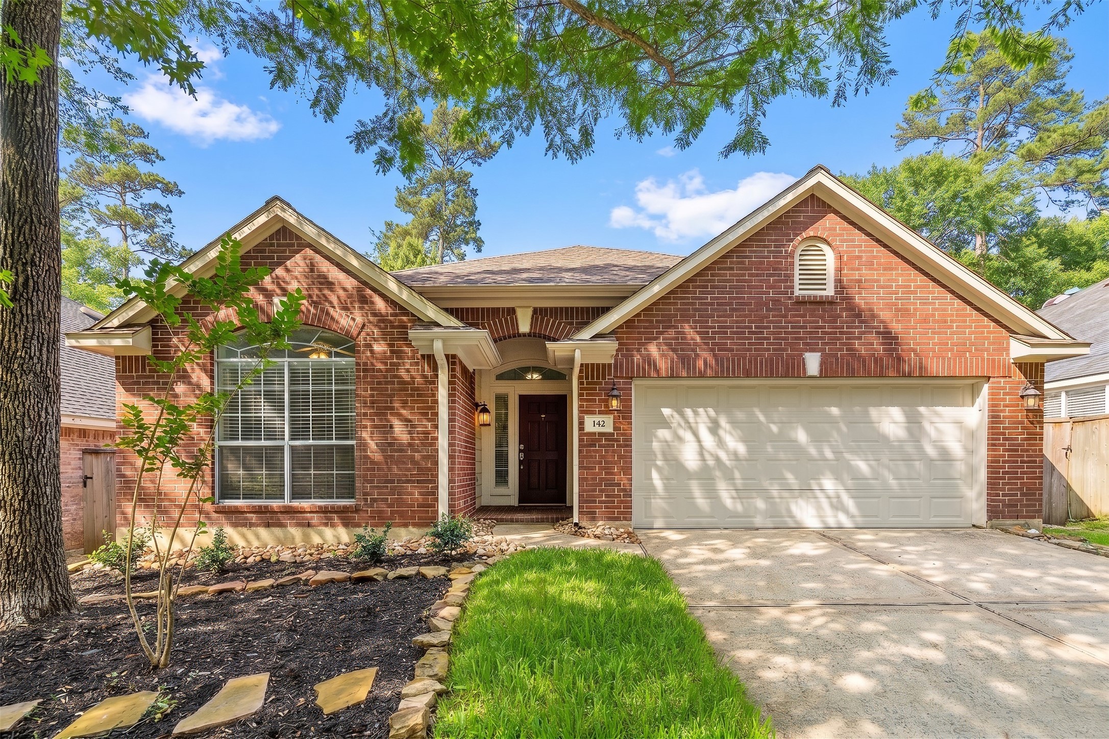 142 South Veranda Ridge Drive Spring, TX 77382 - Photo 2 of 31 This beautiful 1 story boasts 3 Bedrooms, 2 Full Baths, Study/Flex Space, Formal Dining Room and Breakfast Room with an expansive deck spanning the entire back of the home.
