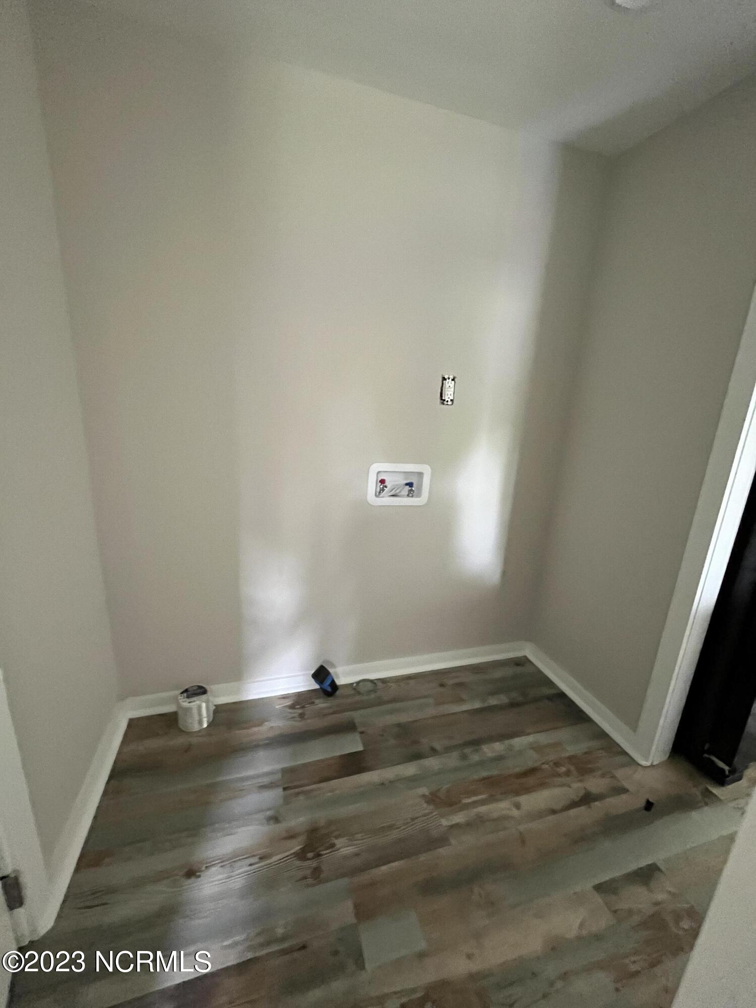 304 Queens Road Hubert, NC 28539 - Photo 17 of 18 Laundry area hook ups