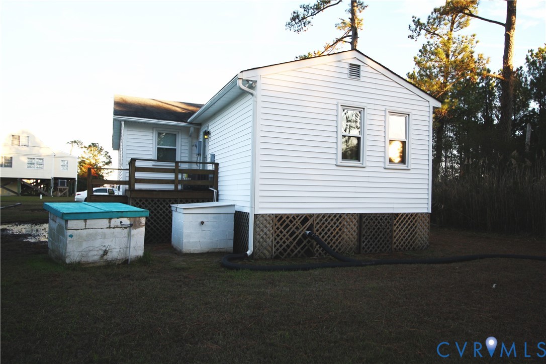68 Springtide Lane Port Haywood, VA 23138 - Photo 6 of 33 a utility room with washer and dryer