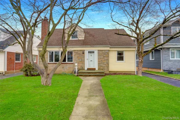 $1,159,000 | 892 Bryant Avenue, New Hyde Park, NY 11040