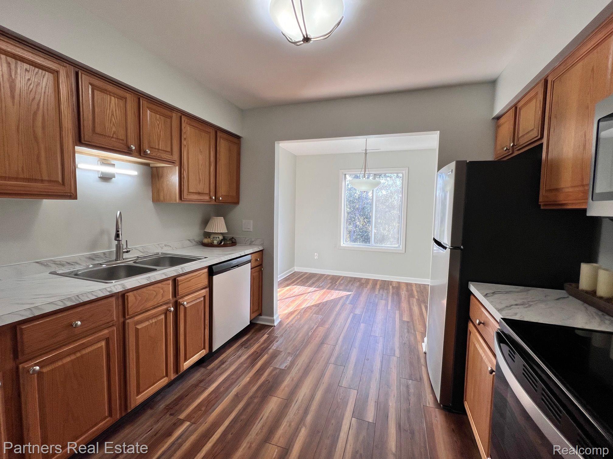 505 West Highland Road, Unit C10 Howell, MI 48843 - Photo 8 of 29 Kitchen - New Counters