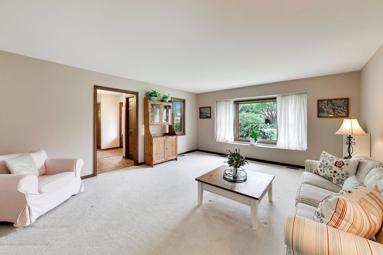 2302 Lisa Court Rolling Meadows, IL 60067 - Photo 4 of 46