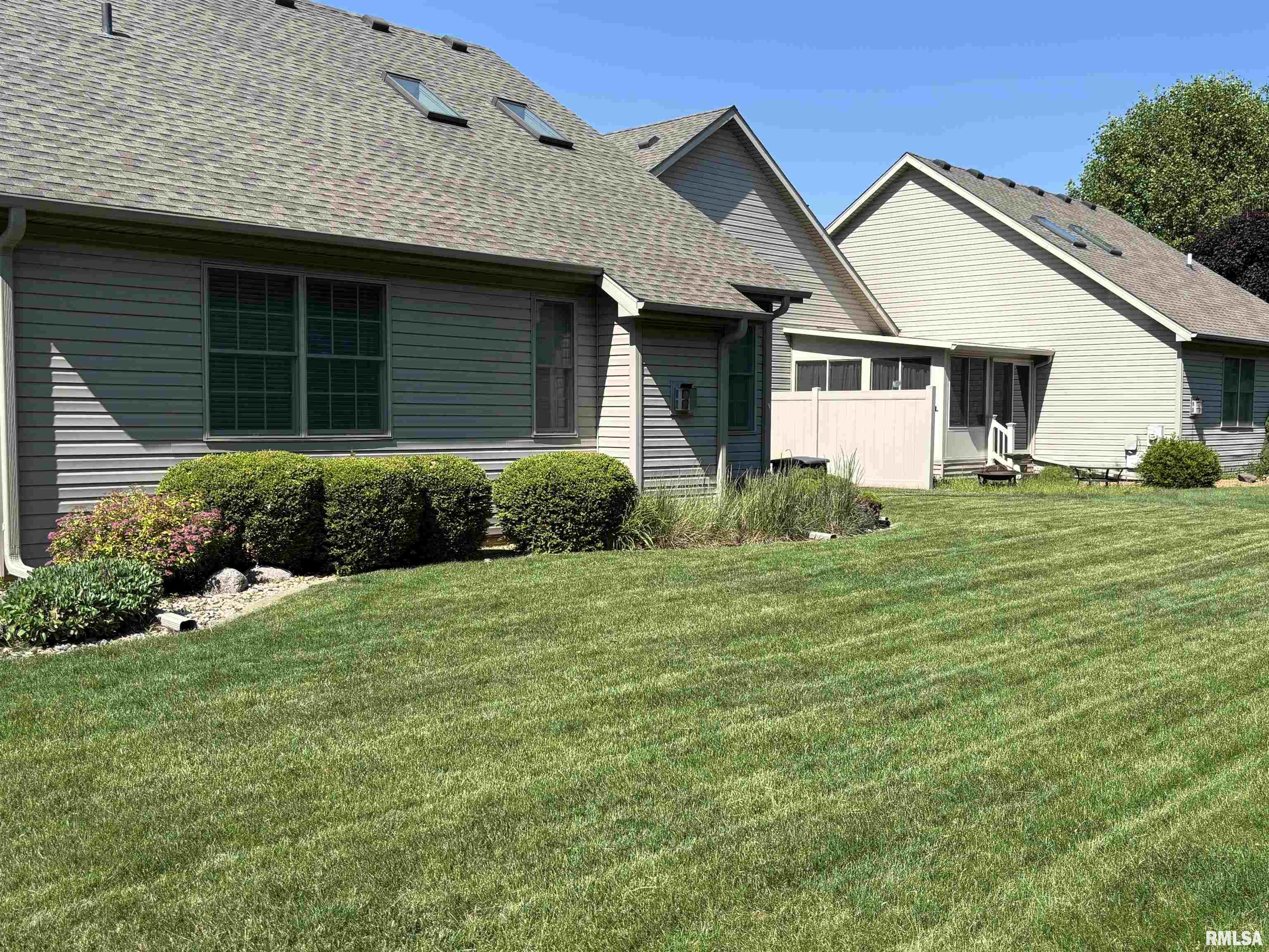 26 Elk Court Washington, IL 61571 - Photo 2 of 32