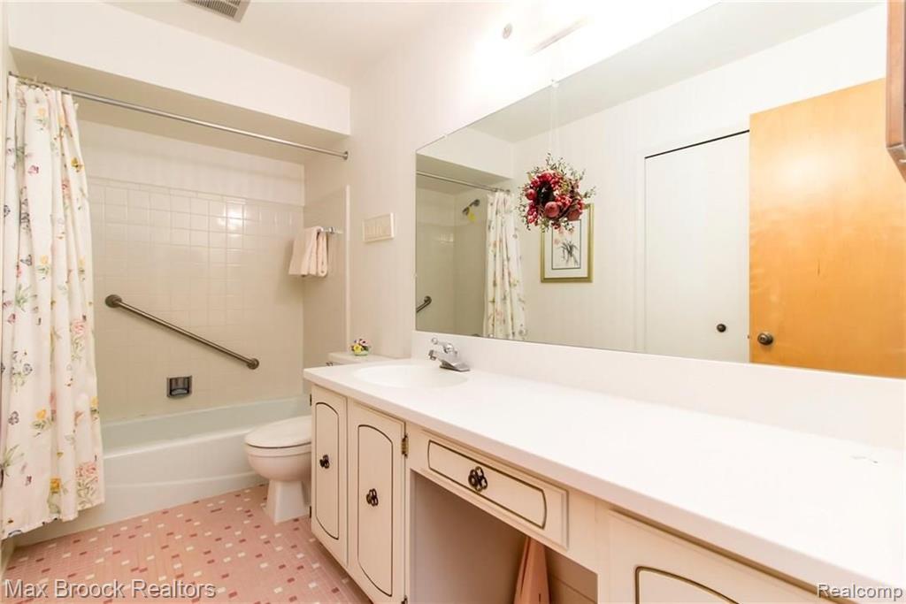 35772 Congress Road Farmington Hills, MI 48335 - Photo 21 of 25