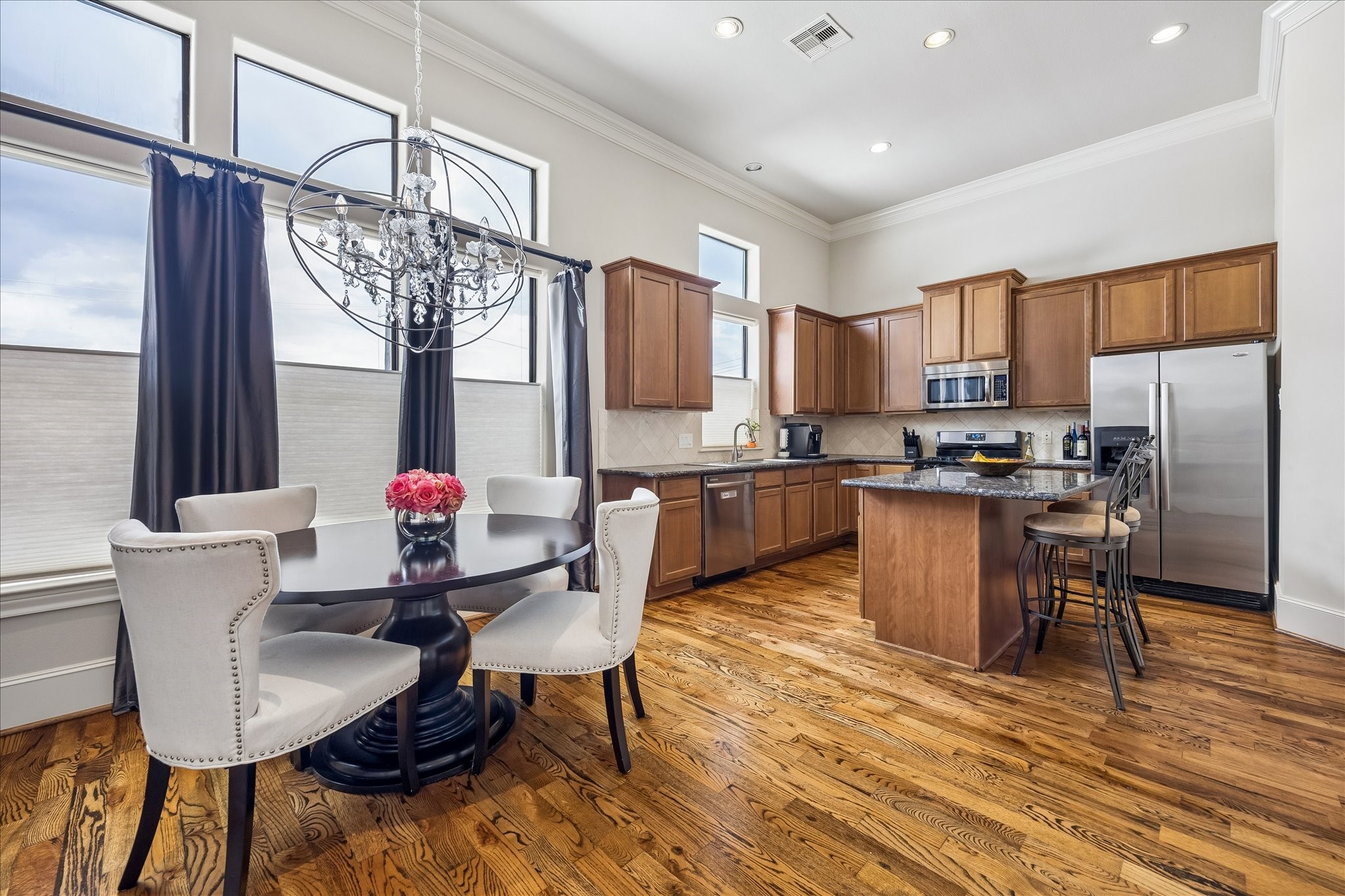 5708 Kansas Street, Unit B Houston, TX 77007 - Photo 6 of 20 Light and bright kitchen opens to the dining room