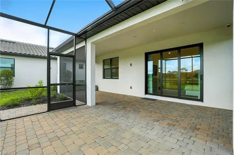 a view of a house with porch and a yard