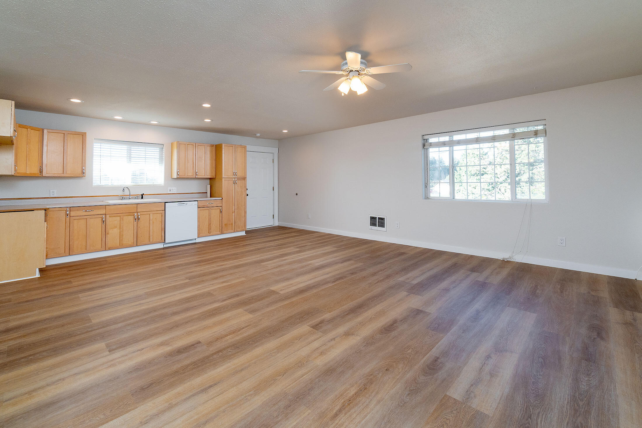 63350 Deschutes Market Road Bend, OR 97701 - Photo 15 of 27 Guest House Kitchen
