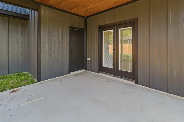 a view of a front door and a yard