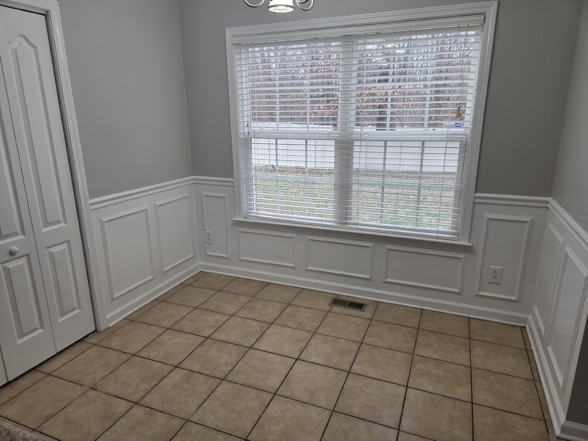 617 Rambush Drive Murfreesboro, TN 37128 - Photo 8 of 32 a view of a livingroom with an empty space and a window