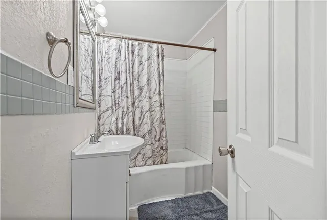 $224,500 | 210 Northeast Maple Street, Lee's Summit, MO 64063