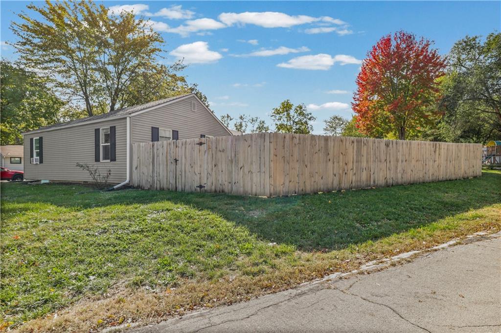 210 Northeast Maple Street Lee's Summit, MO 64063 - Photo 16 of 19