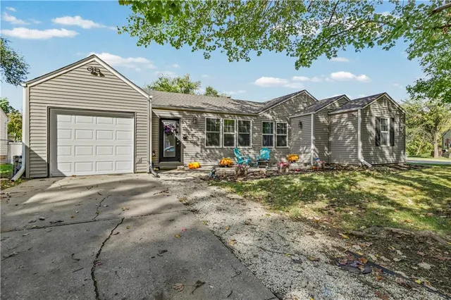 $224,500 | 210 Northeast Maple Street, Lee's Summit, MO 64063