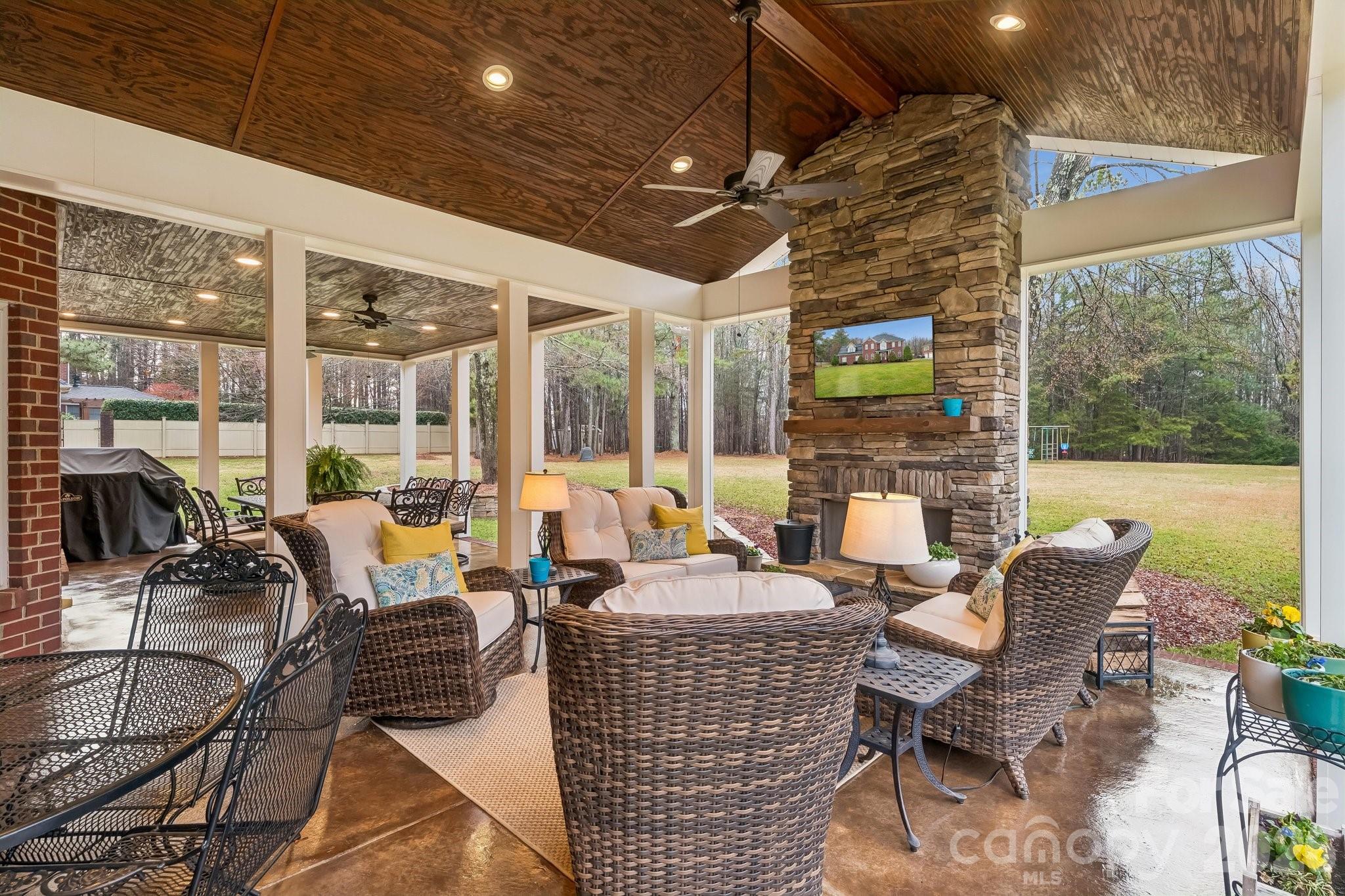 10019 Elibren Lane Matthews, NC 28105 - Photo 3 of 37