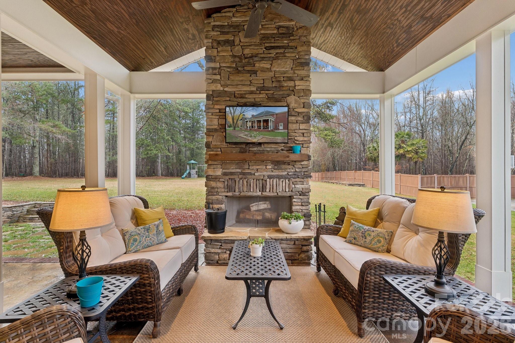 10019 Elibren Lane Matthews, NC 28105 - Photo 4 of 37