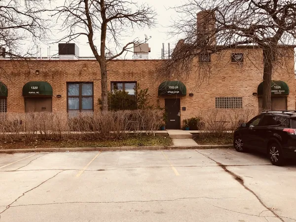 $2,350 | 1322 Oakton Street, Unit 6, Evanston, IL 60202