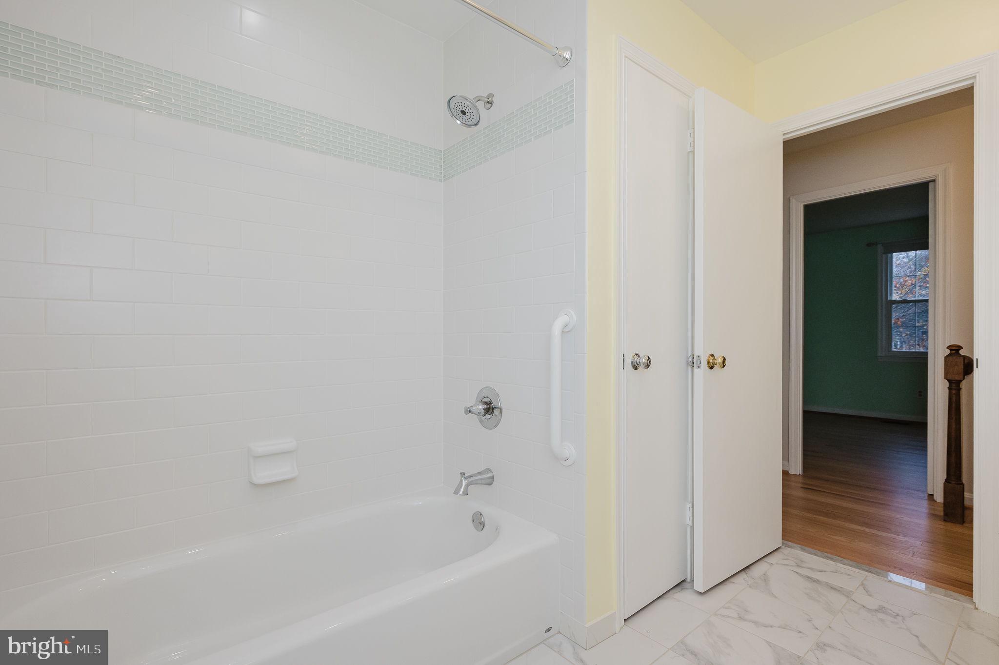 5 Drake Court Baltimore, MD 21286 - Photo 33 of 76 Upstairs Full Bathroom 6'8" x 9'0"