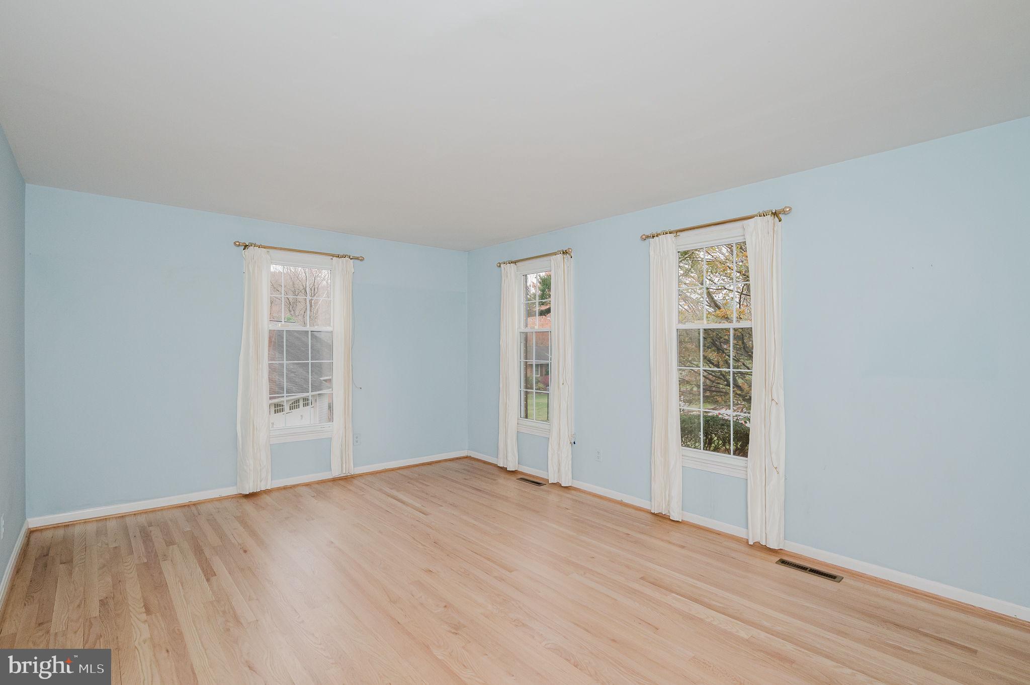 5 Drake Court Baltimore, MD 21286 - Photo 6 of 76 Front Living Room 17'6"x 12'4"