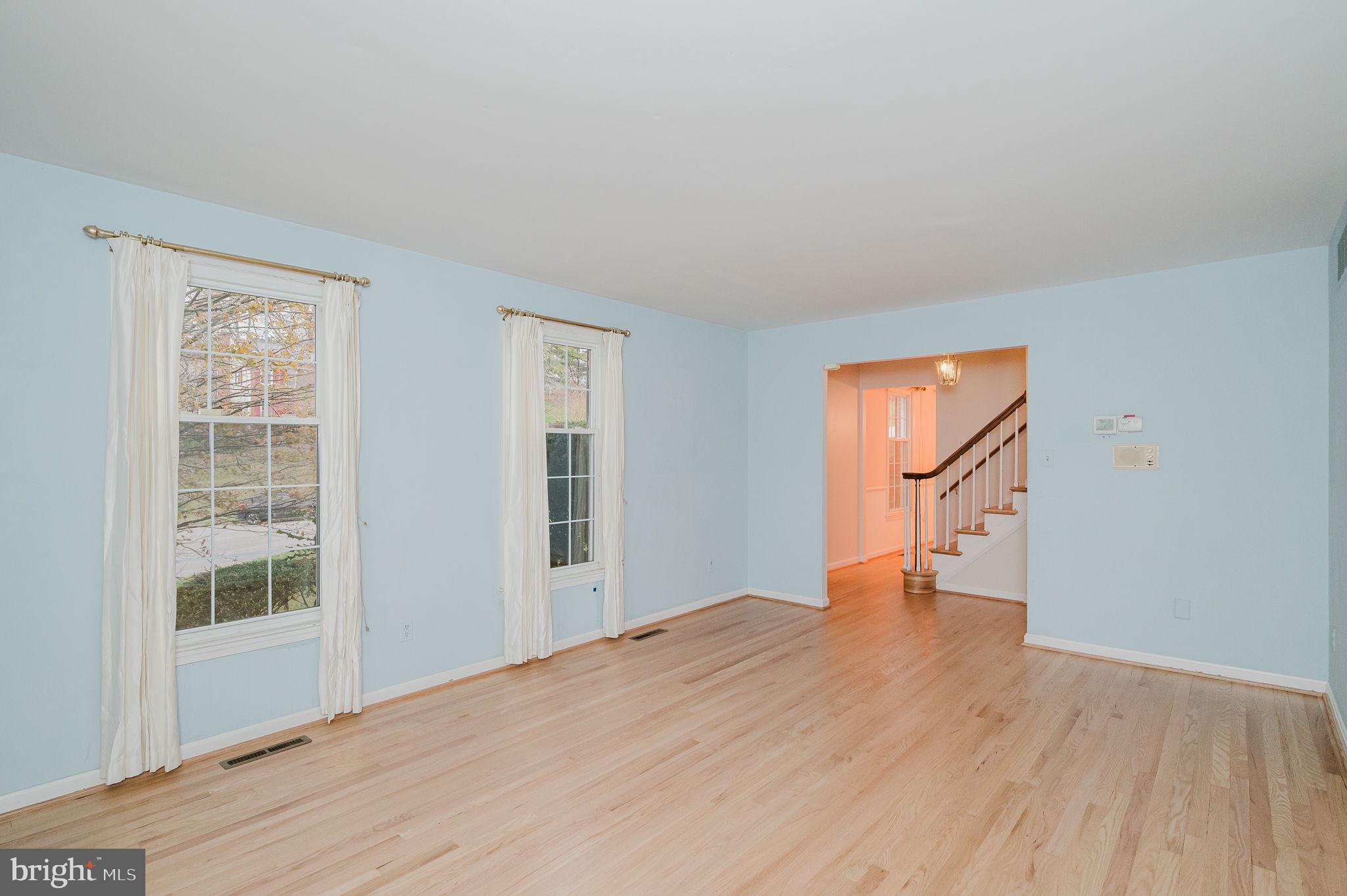 5 Drake Court Baltimore, MD 21286 - Photo 7 of 76 Front Living Room 17'6"x 12'4"