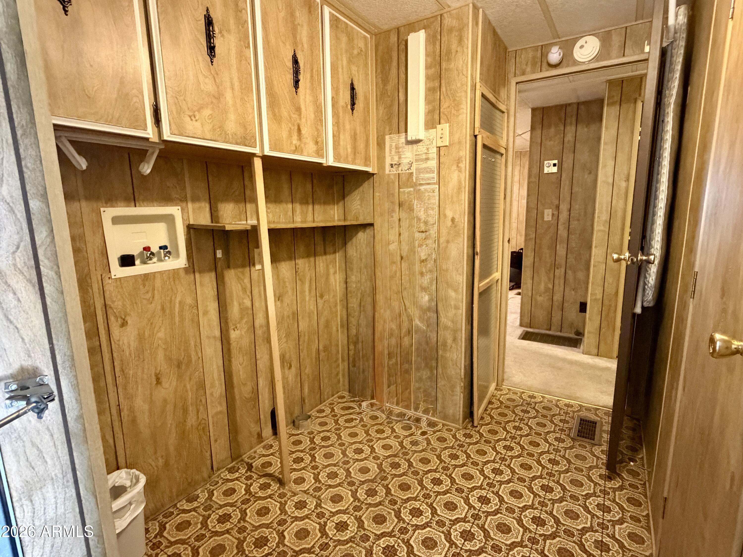 939 North Acacia Road, Unit 9 Apache Junction, AZ 85119 - Photo 22 of 36 Indoor Laundry Room