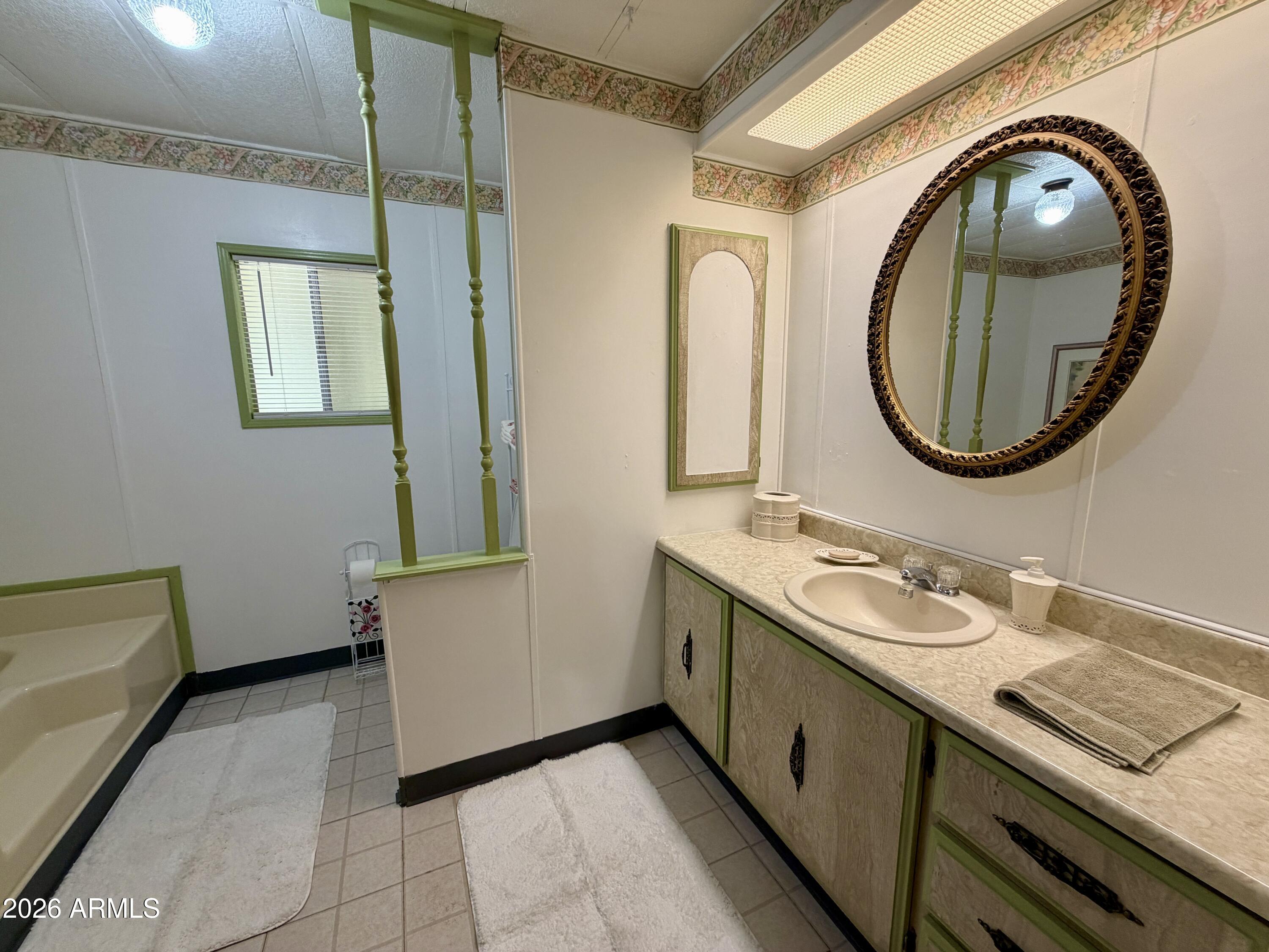 939 North Acacia Road, Unit 9 Apache Junction, AZ 85119 - Photo 25 of 36 Primary Bathroom