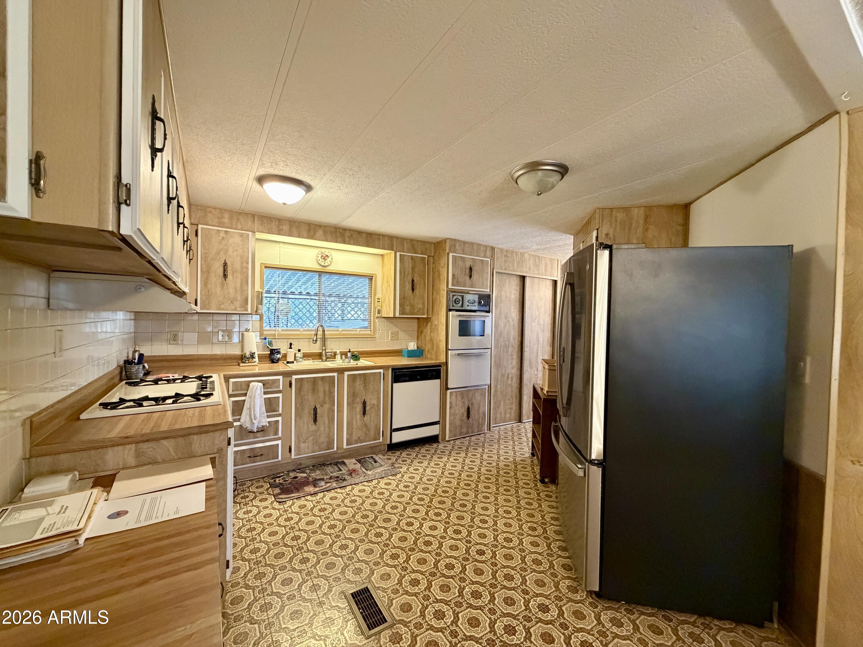 939 North Acacia Road, Unit 9 Apache Junction, AZ 85119 - Photo 9 of 36 Kitchen