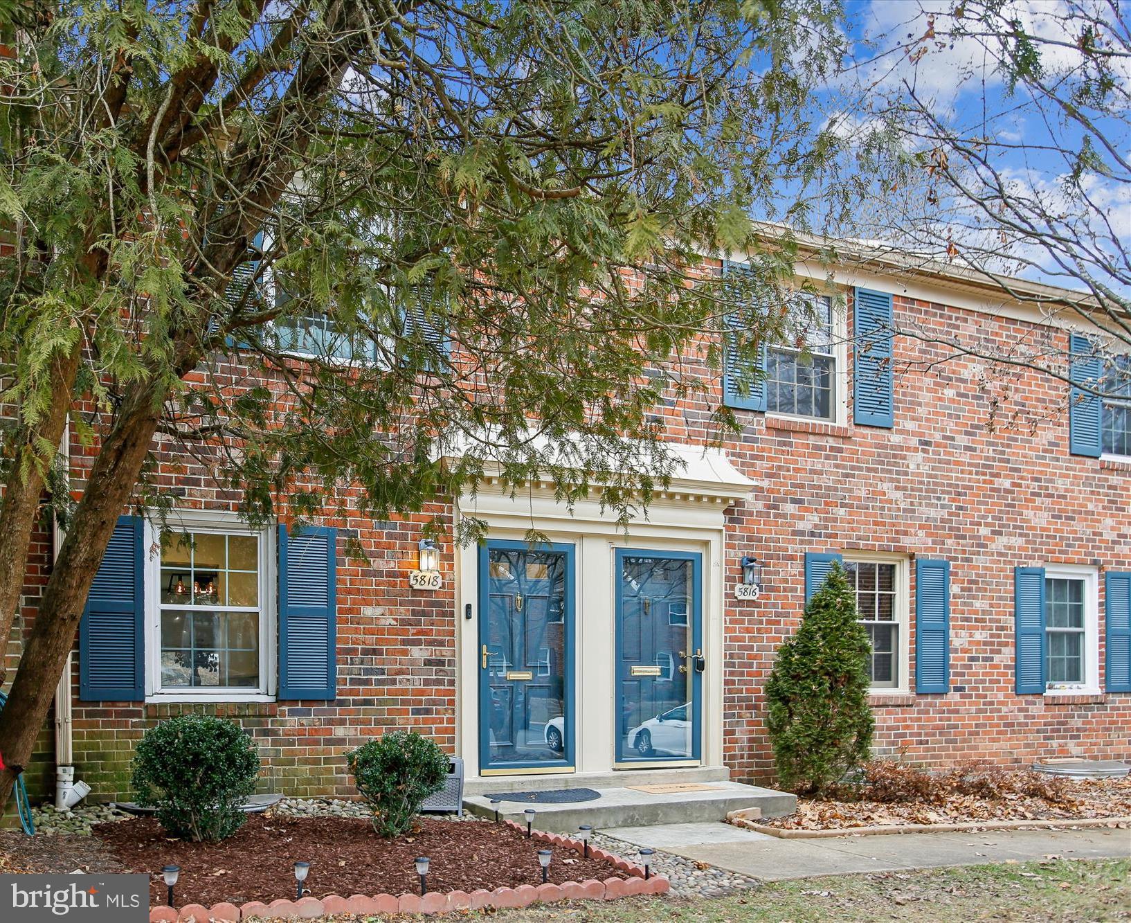 5818 Torington Drive, Unit 859 Springfield, VA 22152 - Photo 39 of 46 front view of a building