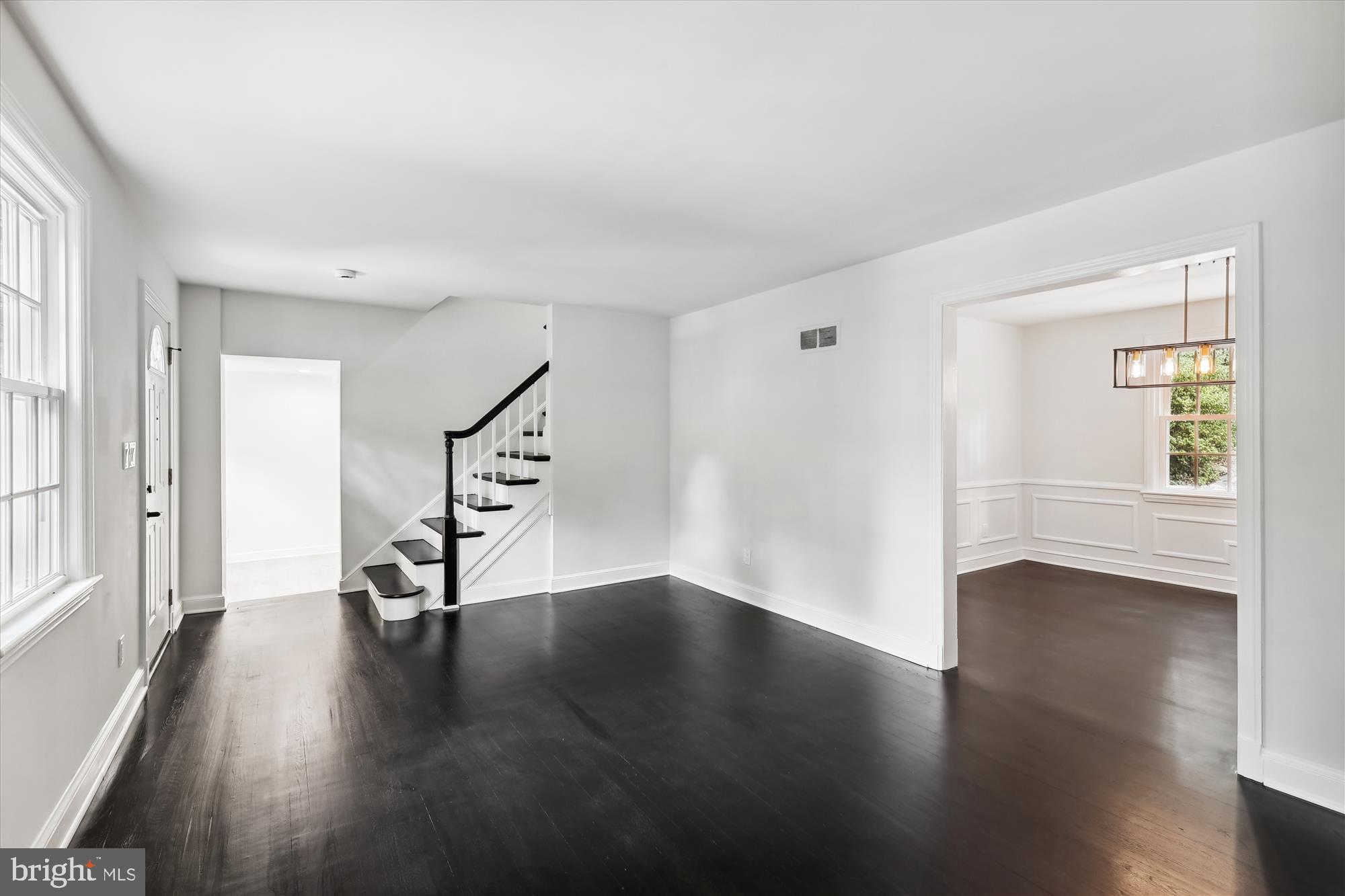 5913 Ramsgate Road Bethesda, MD 20816 - Photo 11 of 55 Living Room