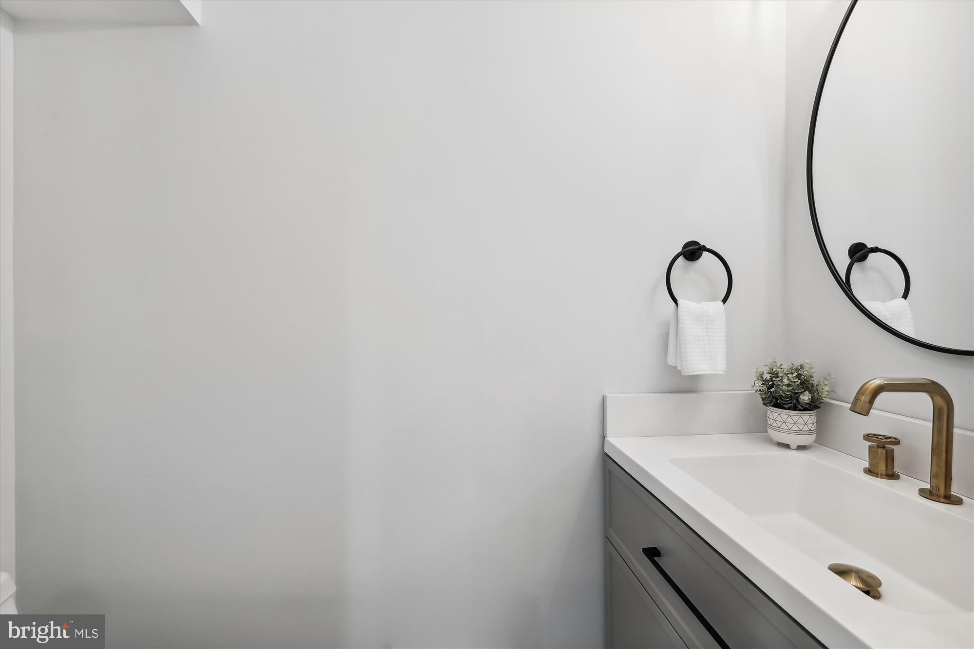 5913 Ramsgate Road Bethesda, MD 20816 - Photo 31 of 55 Powder Room