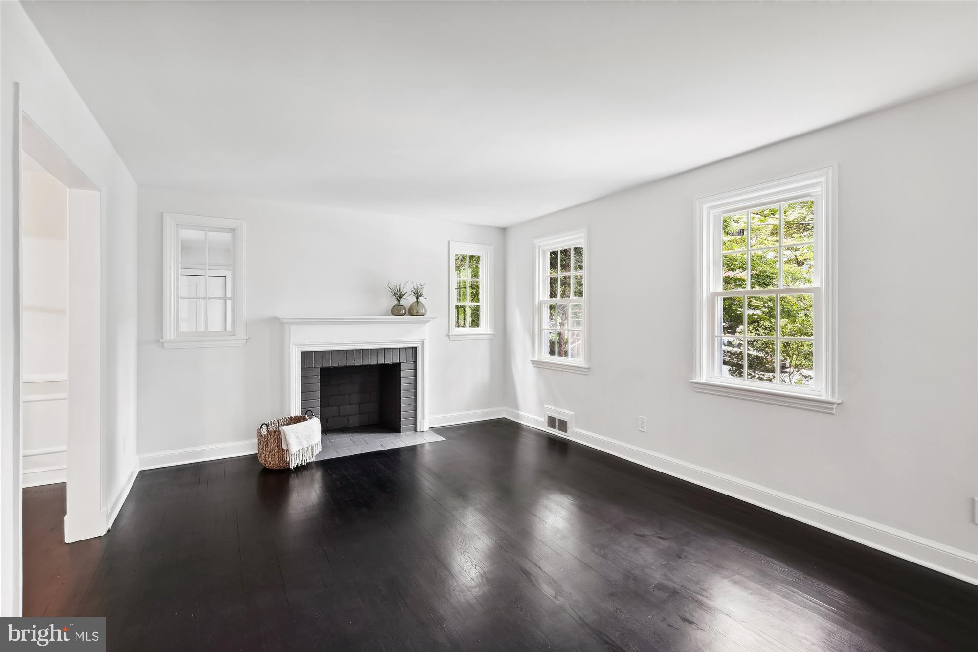 5913 Ramsgate Road Bethesda, MD 20816 - Photo 9 of 55 Living Room