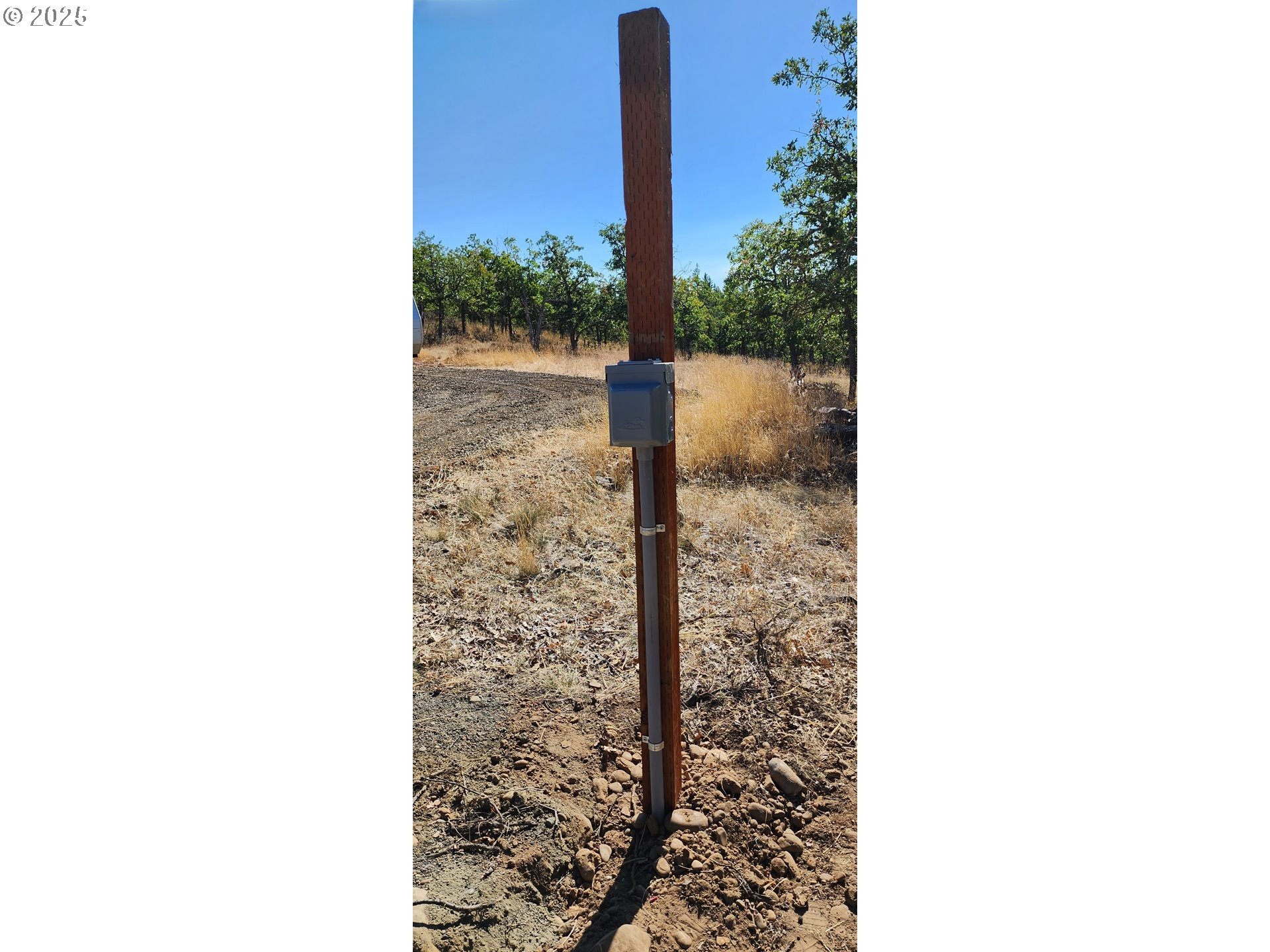104 Jenkins Creek Road Goldendale, WA 98620 - Photo 24 of 45 a street sign on the side of a building