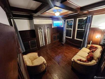 a picture of a very nice looking room