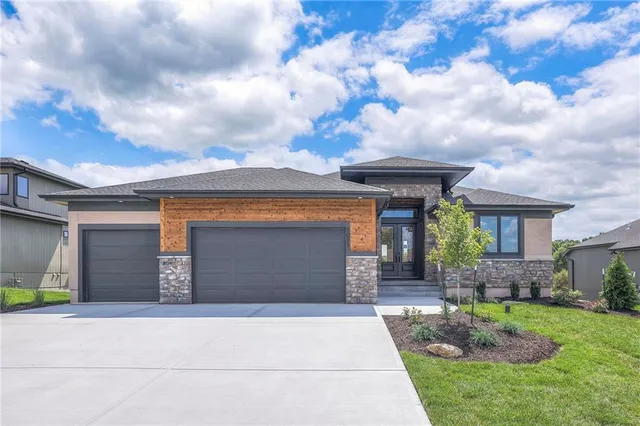 $810,000 | 1011 Wilds Parkway, Greenwood, MO 64034