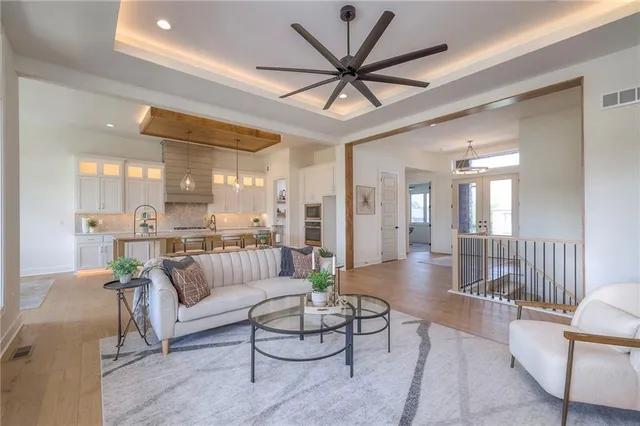 $810,000 | 1011 Wilds Parkway, Greenwood, MO 64034