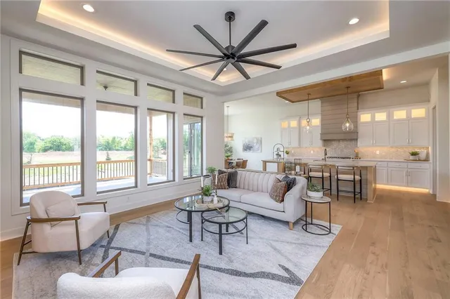 $810,000 | 1011 Wilds Parkway, Greenwood, MO 64034