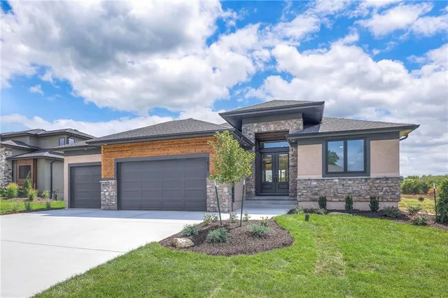 $810,000 | 1011 Wilds Parkway, Greenwood, MO 64034