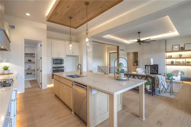 $810,000 | 1011 Wilds Parkway, Greenwood, MO 64034