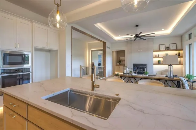 $810,000 | 1011 Wilds Parkway, Greenwood, MO 64034