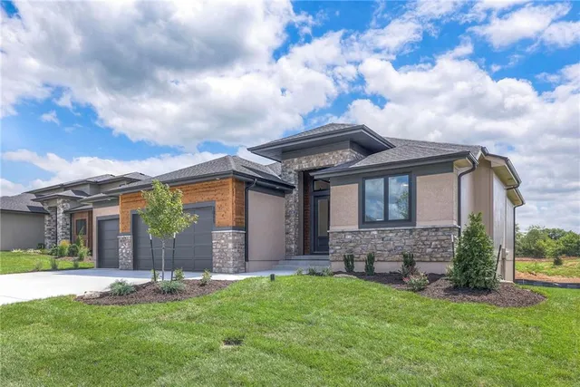 $810,000 | 1011 Wilds Parkway, Greenwood, MO 64034