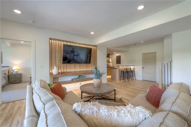 $810,000 | 1011 Wilds Parkway, Greenwood, MO 64034