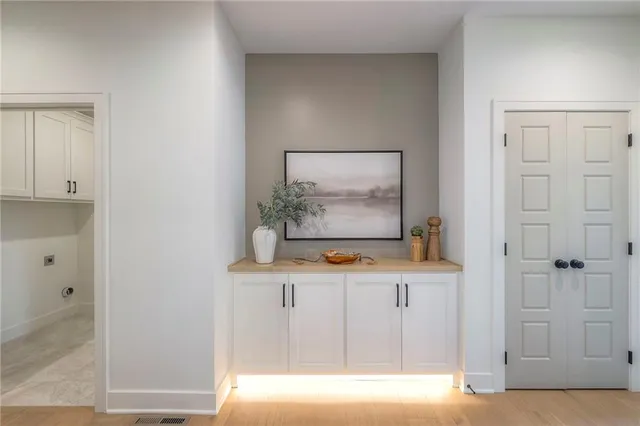 $810,000 | 1011 Wilds Parkway, Greenwood, MO 64034