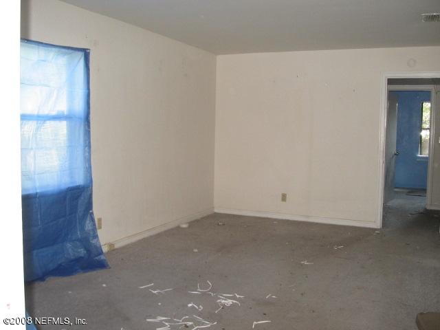 7928 Denham Road East Jacksonville, FL 32208 - Photo 3 of 14 Living room