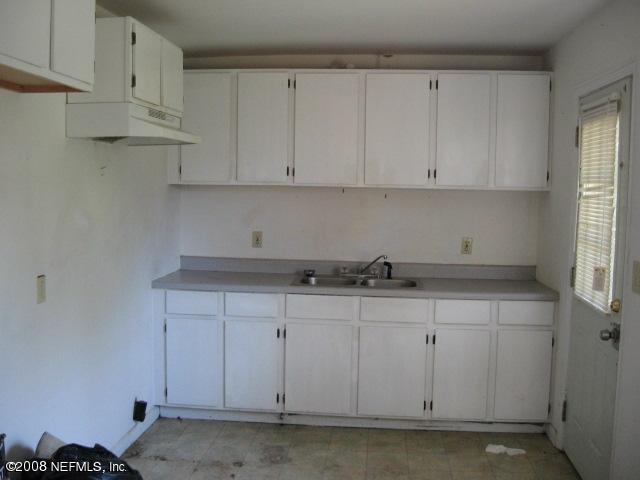 7928 Denham Road East Jacksonville, FL 32208 - Photo 4 of 14 Kitchen